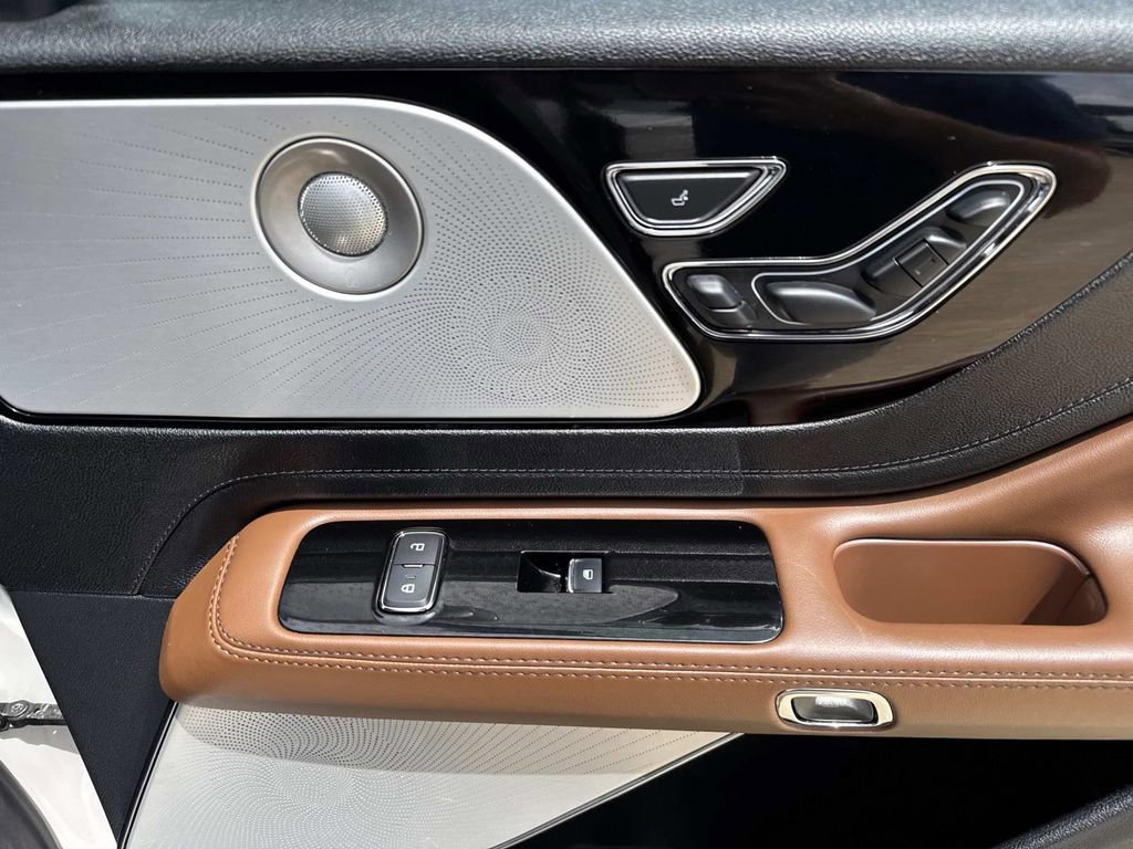 Used 2023 Lincoln Aviator Grand Touring w/ Equipment Group 301A AWD/4WD image 16