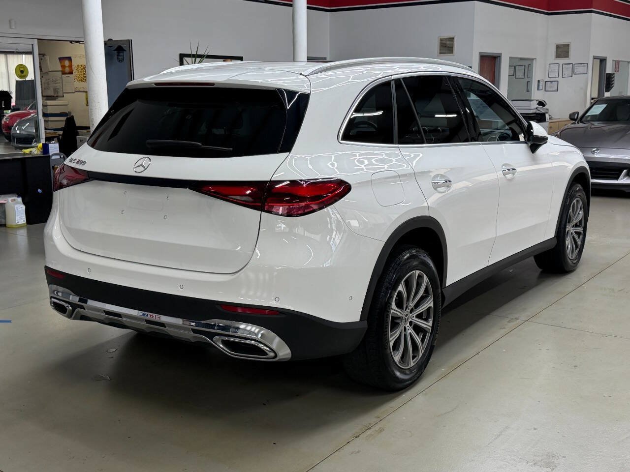 Used 2024 Mercedes-Benz GLC 300 image 2