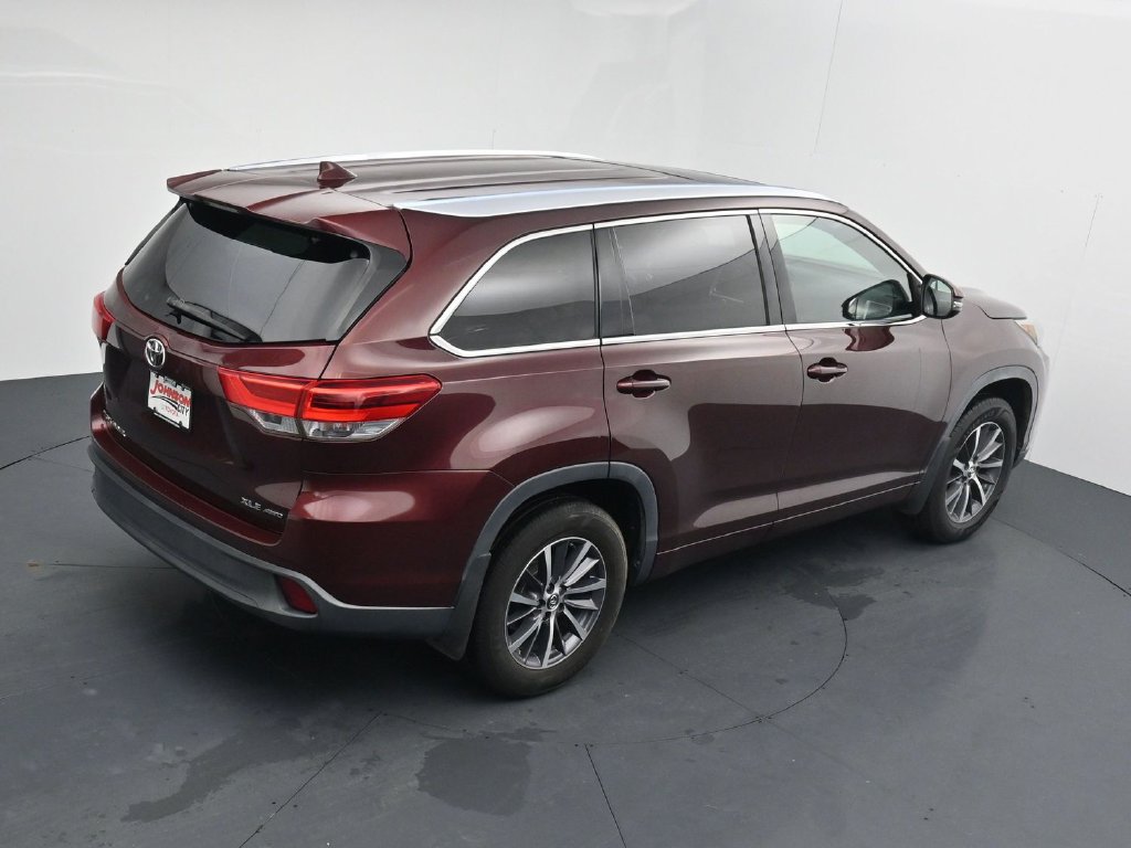 Used 2018 Toyota Highlander XLE AWD/4WD image 30