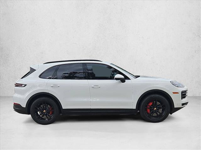 Used 2024 Porsche Cayenne AWD/4WD image 4