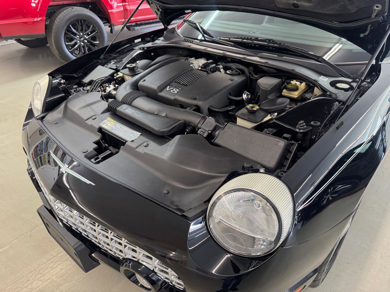 Used 2002 Ford Thunderbird image 17