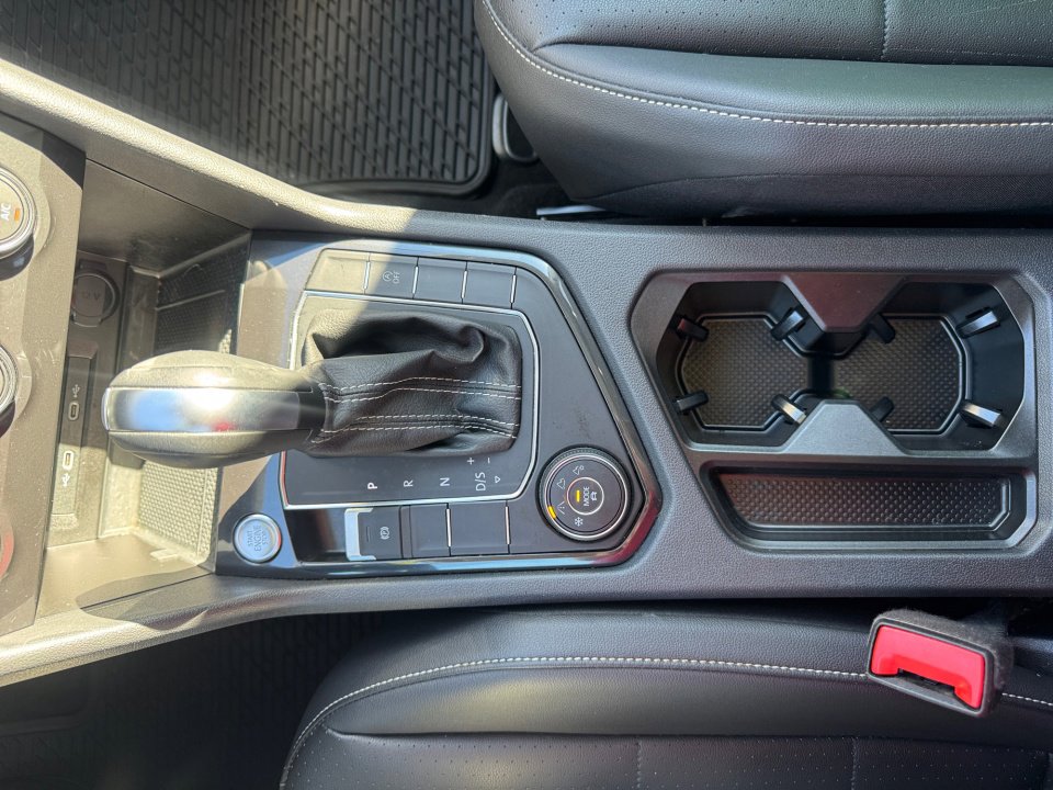 Used 2021 Volkswagen Tiguan SE image 24