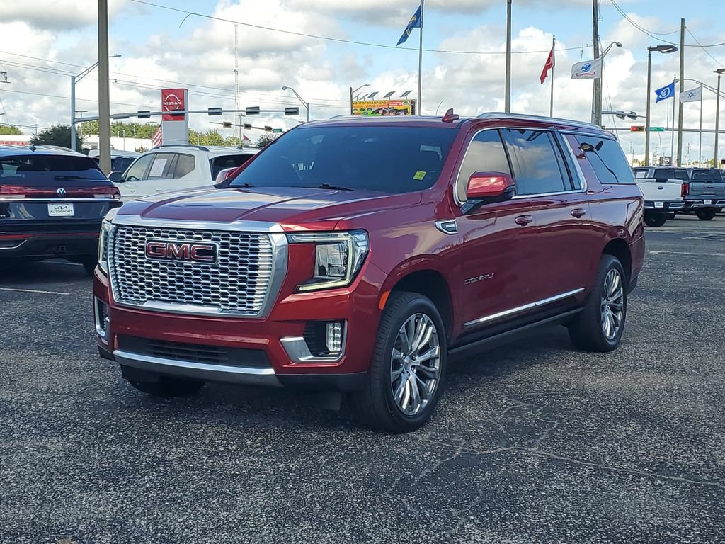 Used 2021 GMC Yukon XL Denali w/ Denali Ultimate Package AWD/4WD image 2
