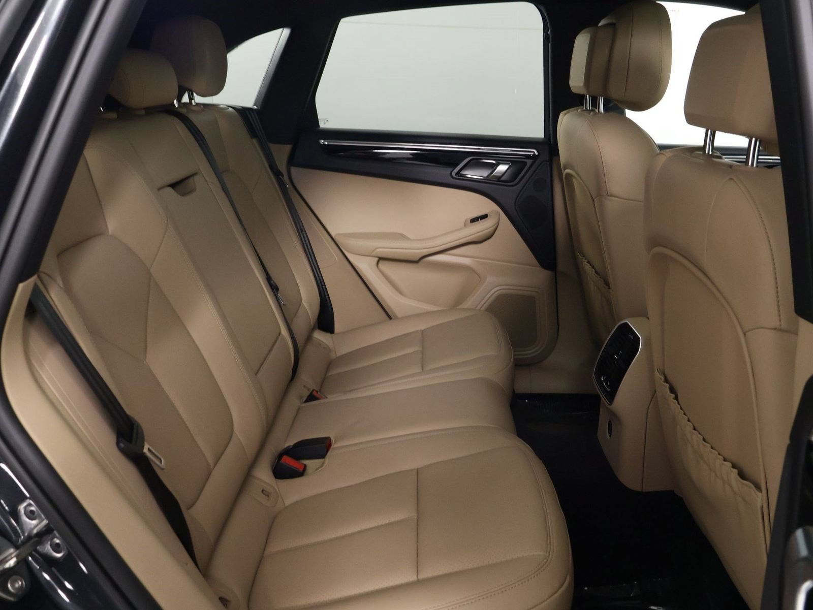 Certified 2026 Porsche Macan AWD/4WD image 32