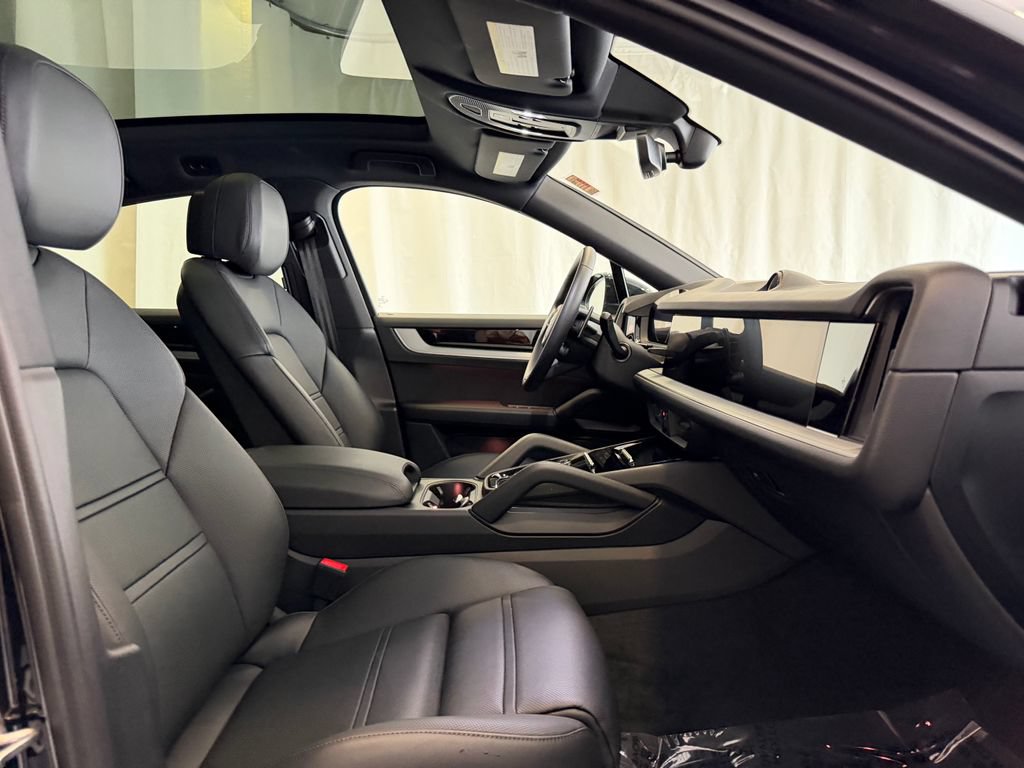 Certified 2025 Porsche Cayenne E-Hybrid Coupe AWD/4WD image 16