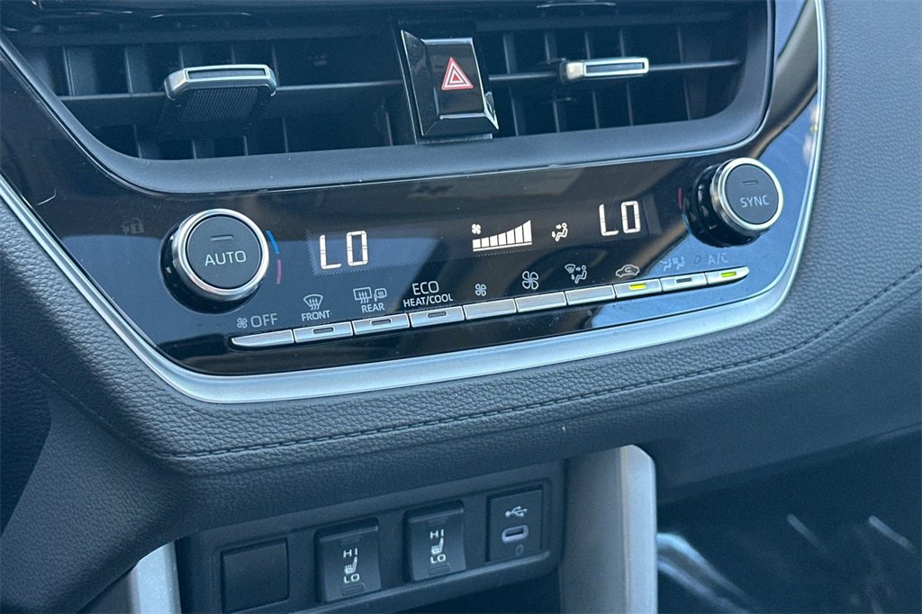 Used 2023 Toyota Corolla Cross XLE image 24