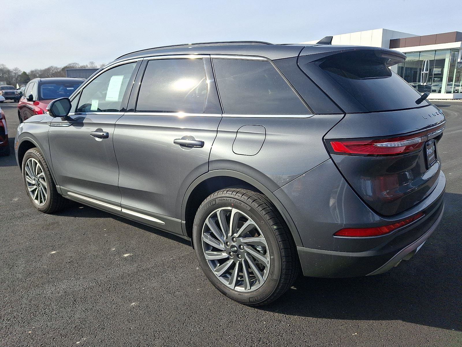 New 2025 Lincoln Corsair Reserve image 4