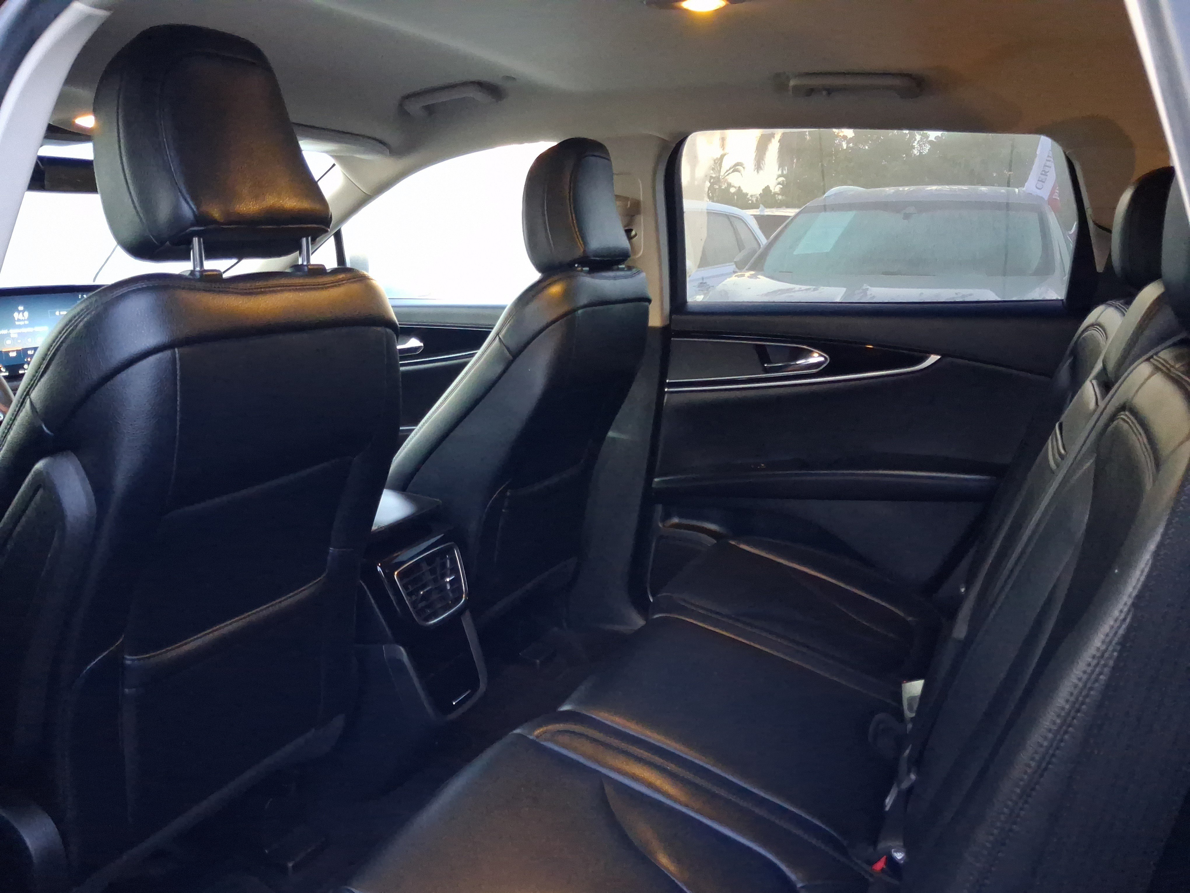 Used 2023 Lincoln Nautilus FWD image 5