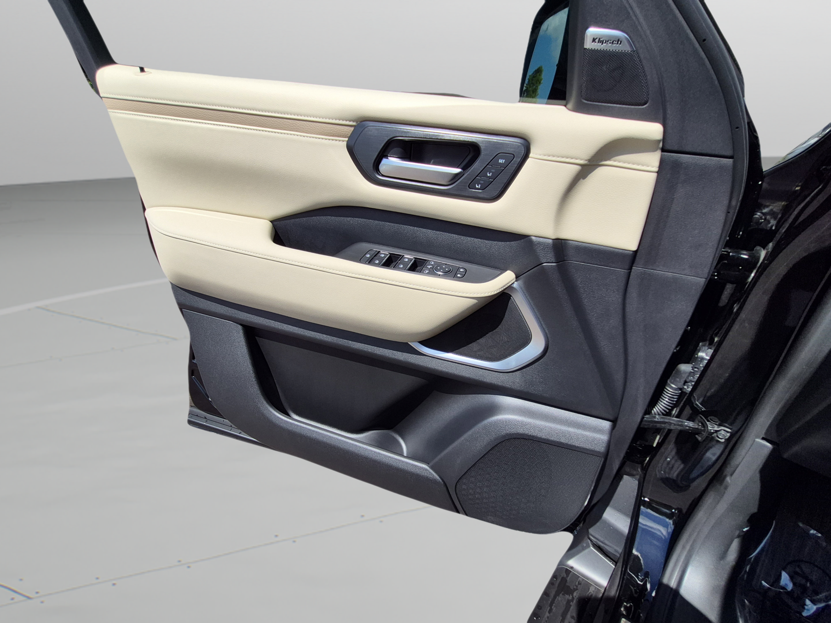 New 2026 Nissan Armada Platinum RWD image 25