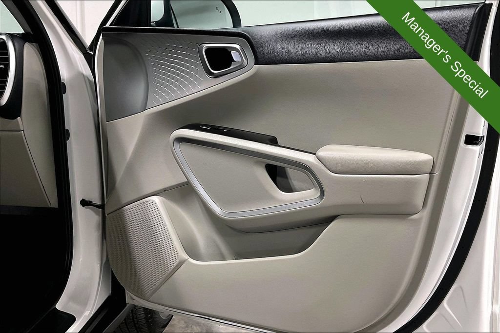 Used 2025 Kia Soul LX w/ LX Technology Package FWD image 22