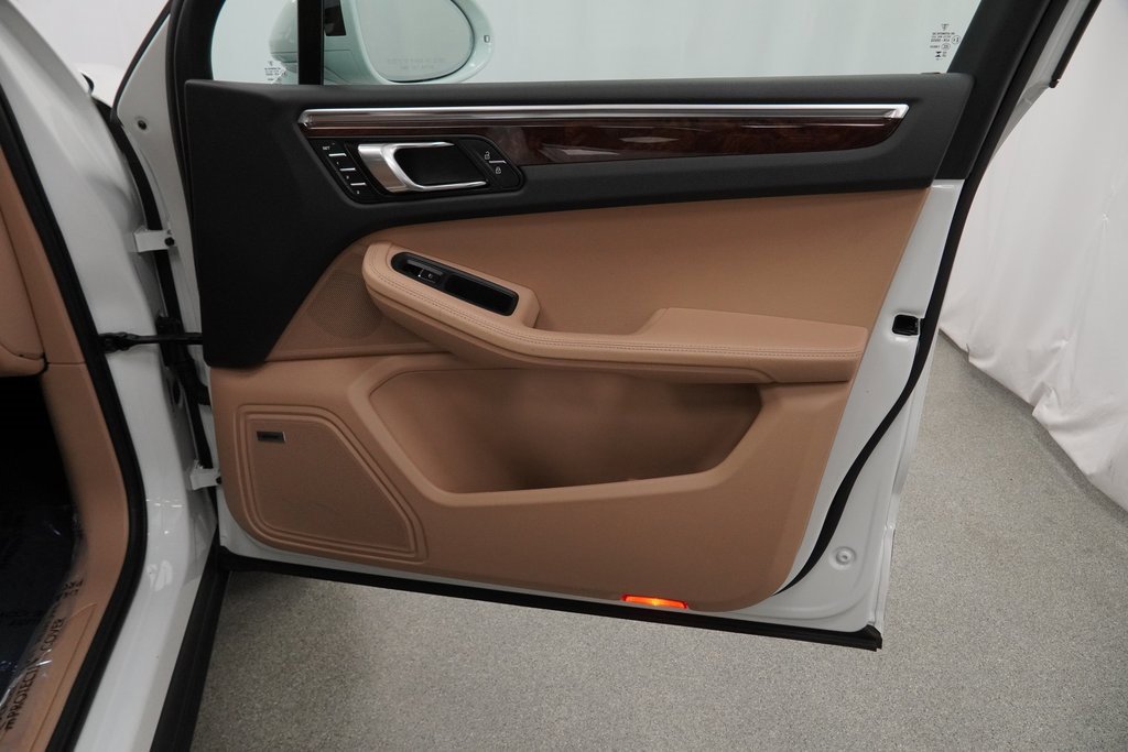 Used 2023 Porsche Macan image 48