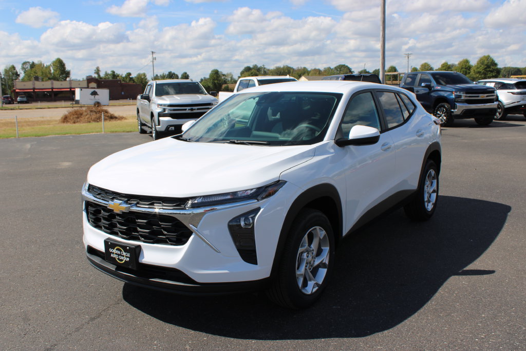 New 2026 Chevrolet Trax LS w/ LS Convenience Package FWD image 4