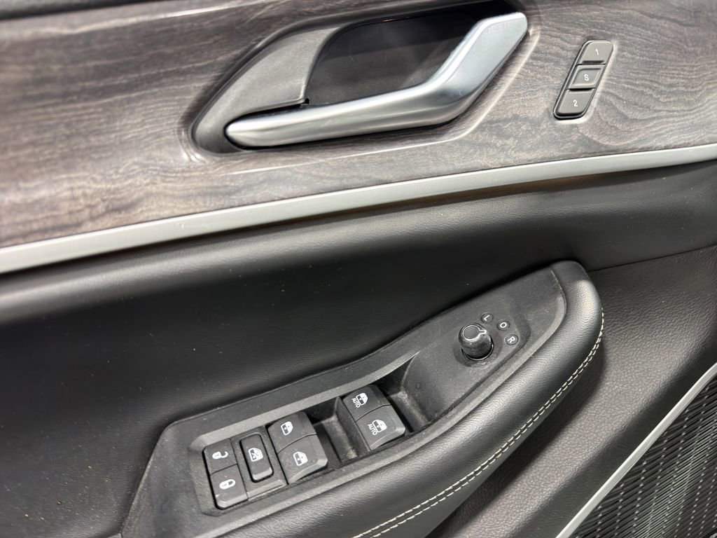 Used 2023 Jeep Grand Cherokee L Limited w/ Luxury Tech Group II image 22