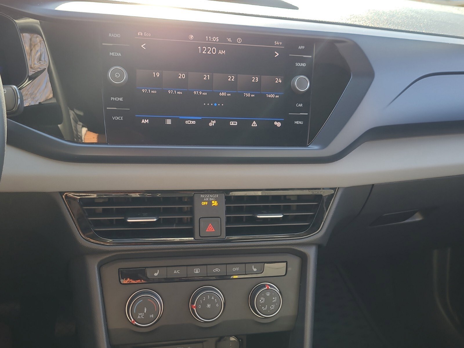 Used 2022 Volkswagen Taos SE image 18