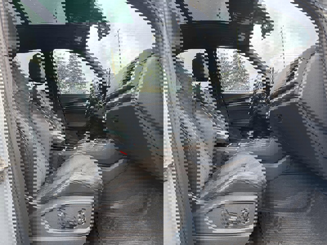 Used 2018 Audi SQ5 Premium Plus w/ Navigation Package image 20