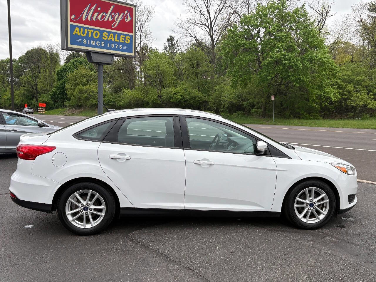 Used 2015 Ford Focus SE FWD image 4