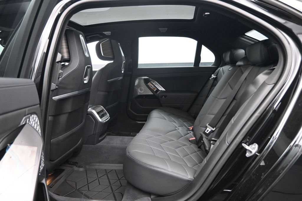 Used 2024 BMW 760i xDrive w/ Executive Package AWD/4WD image 27