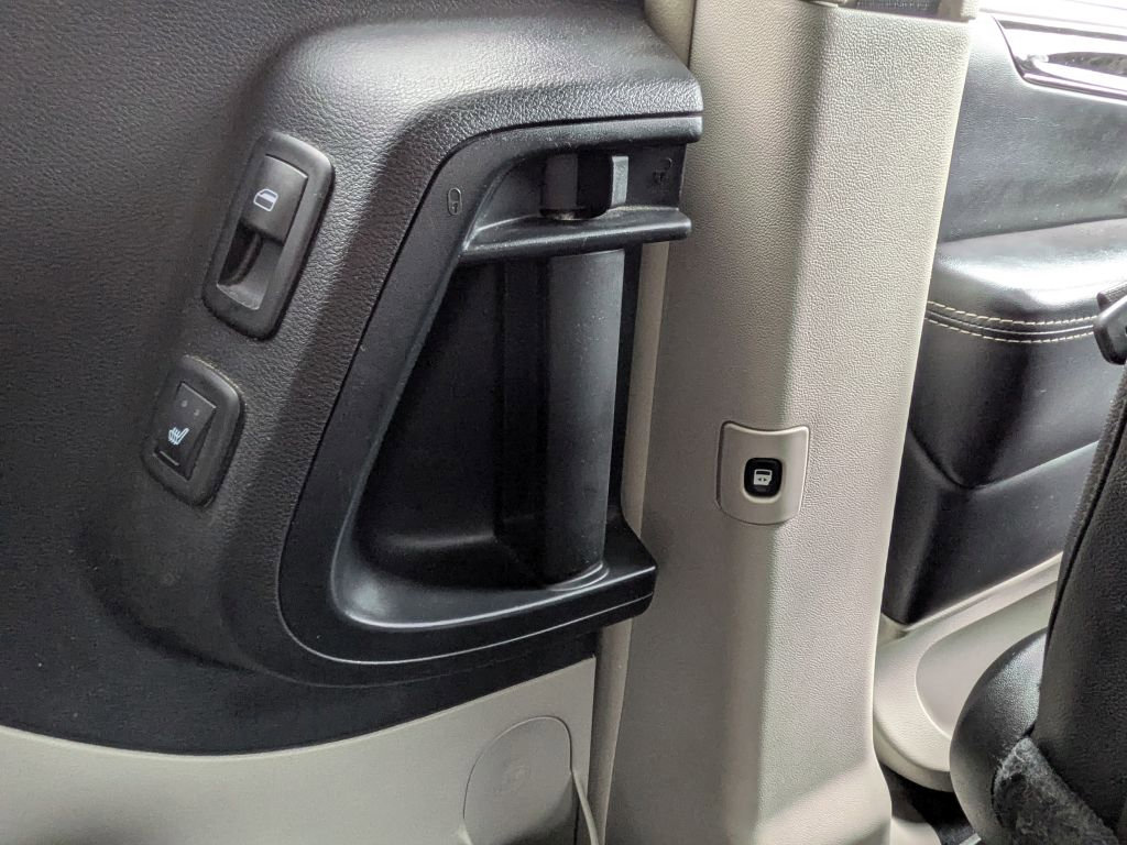 Used 2016 Chrysler Town & Country Touring-L image 29