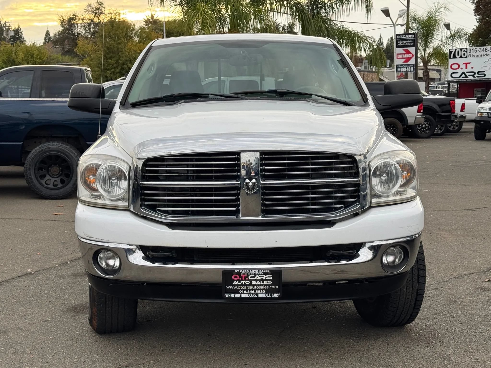 Used 2009 Dodge Ram 2500 Truck SLT w/ Popular Equipment Group AWD/4WD image 2