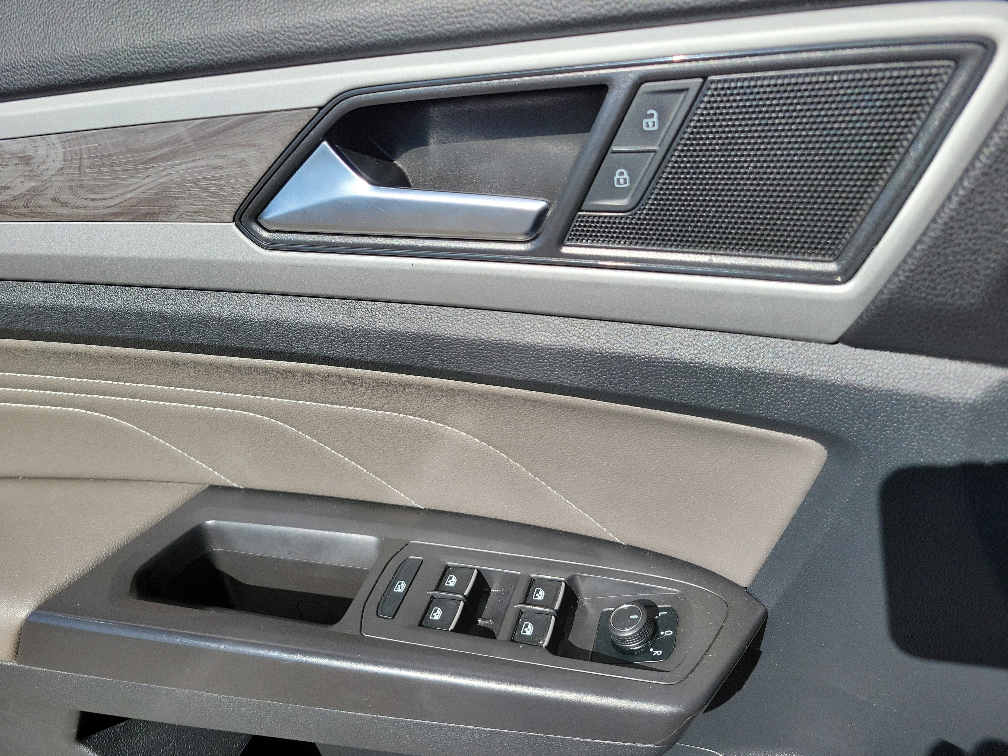 Used 2023 Volkswagen Atlas Cross Sport SE w/ Black Wheel Package image 17