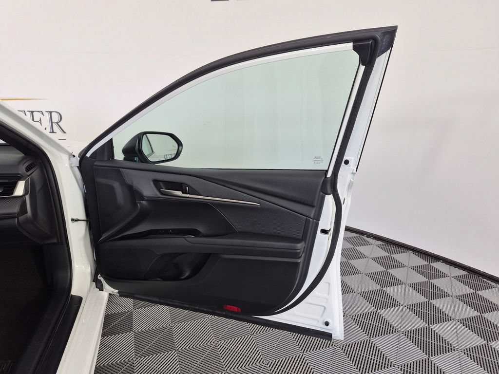 Used 2025 Toyota Camry SE FWD image 35
