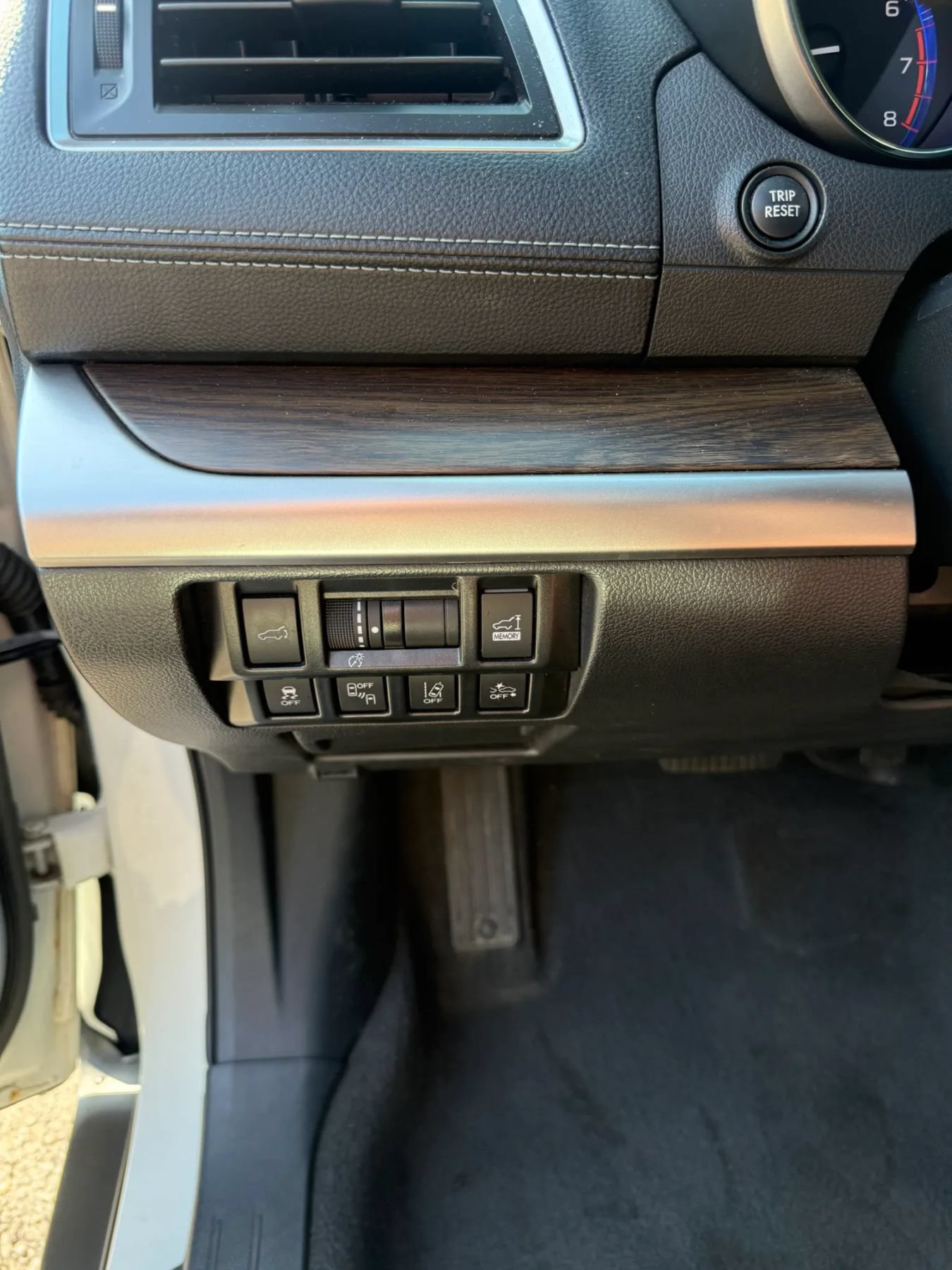 Used 2018 Subaru Outback 3.6R Touring AWD/4WD image 13