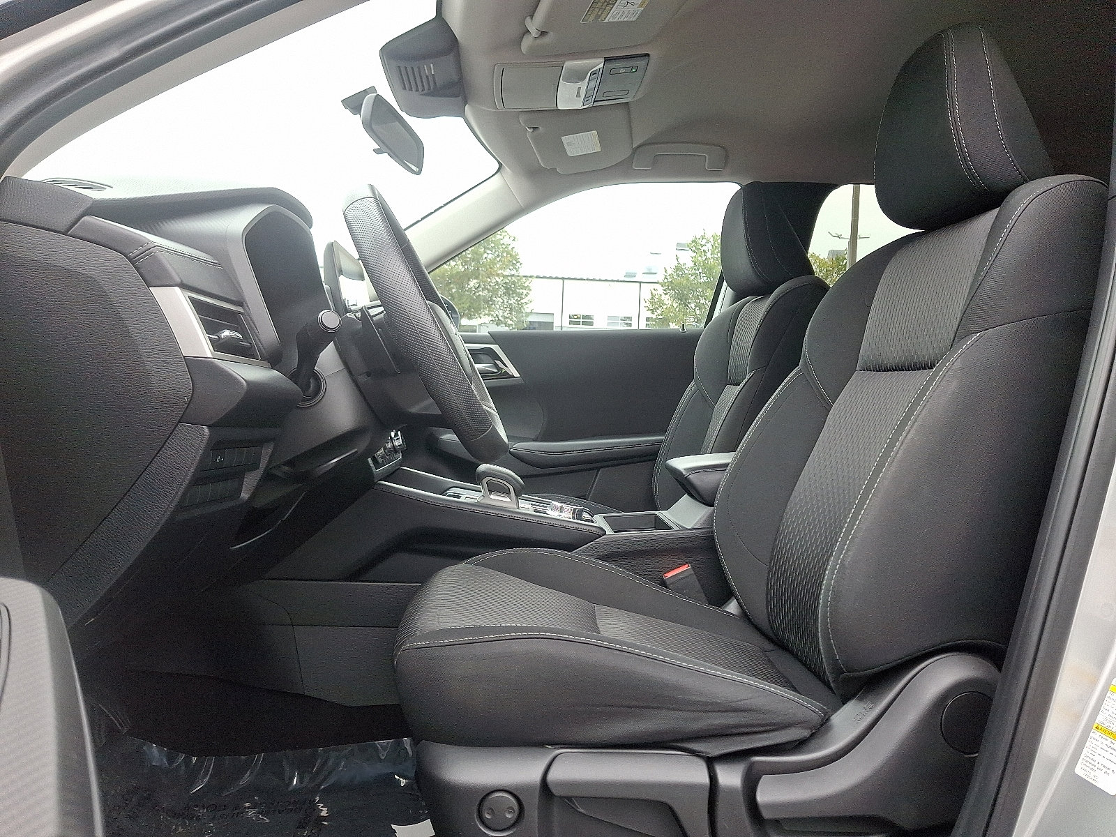 Used 2024 Mitsubishi Outlander ES image 13