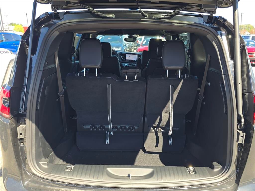 New 2026 Chrysler Pacifica Select FWD image 9