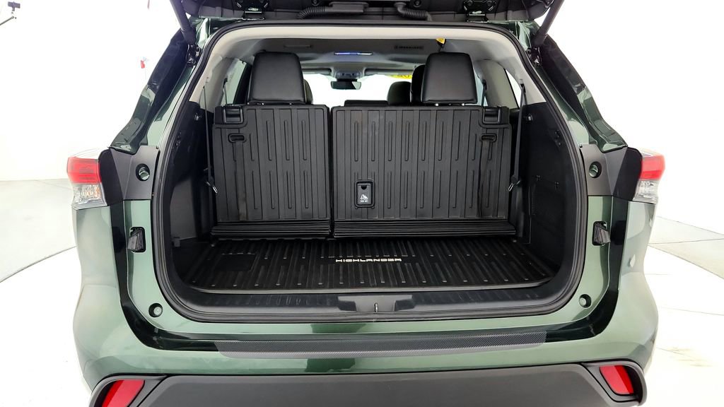Certified 2024 Toyota Highlander XLE AWD/4WD image 44