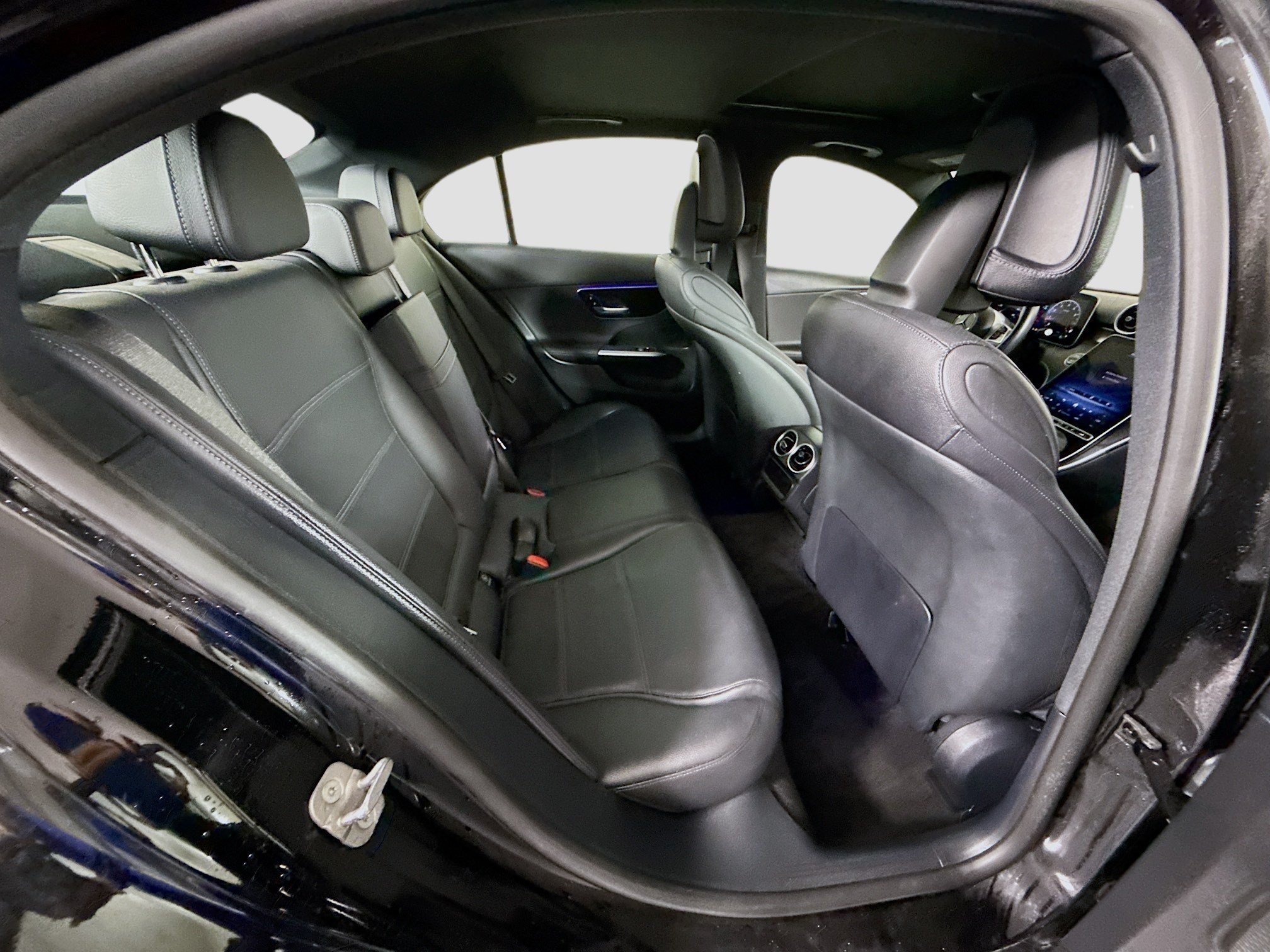 Used 2025 Mercedes-Benz C 300 Sedan image 27