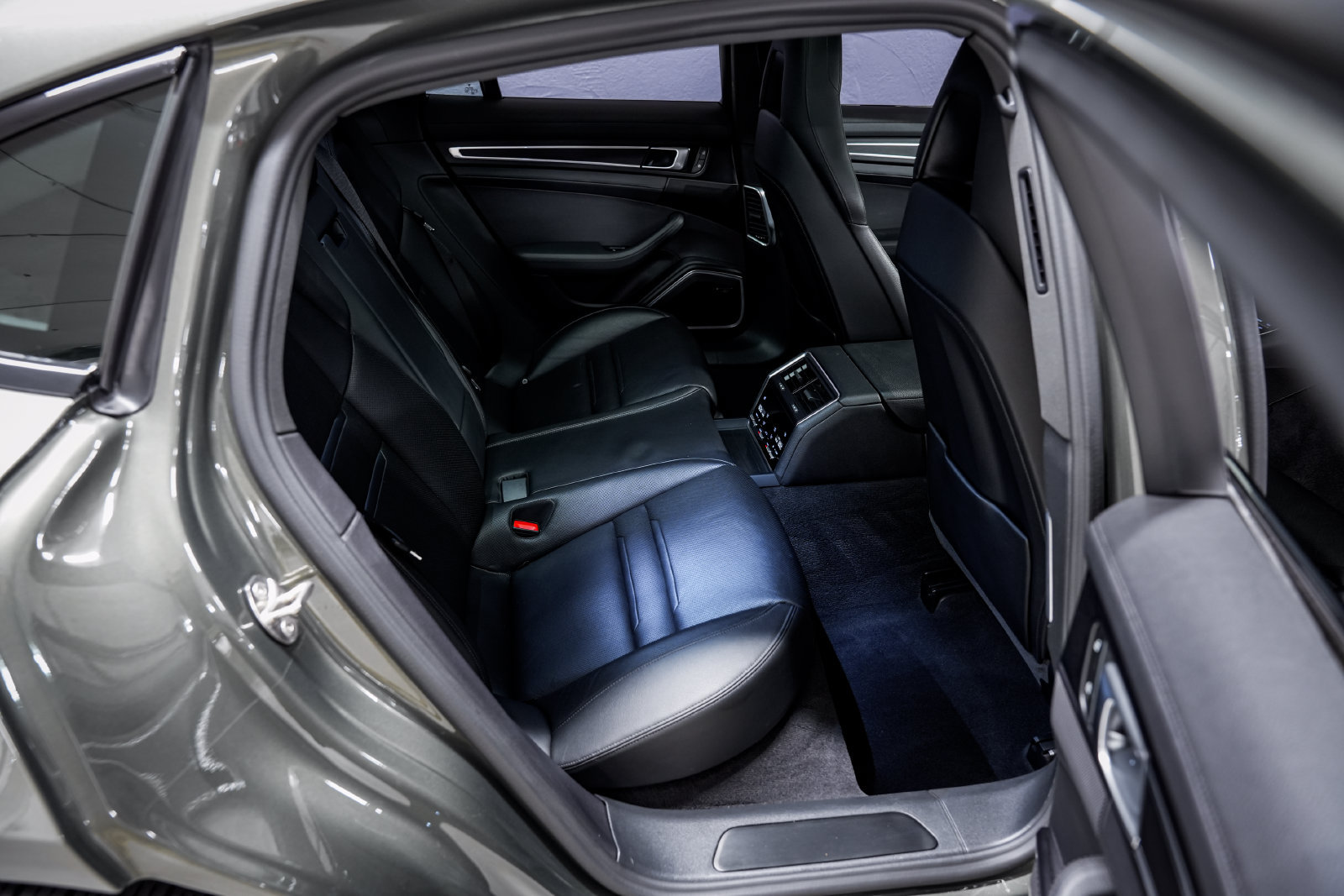Used 2023 Porsche Panamera Platinum Edition RWD image 29