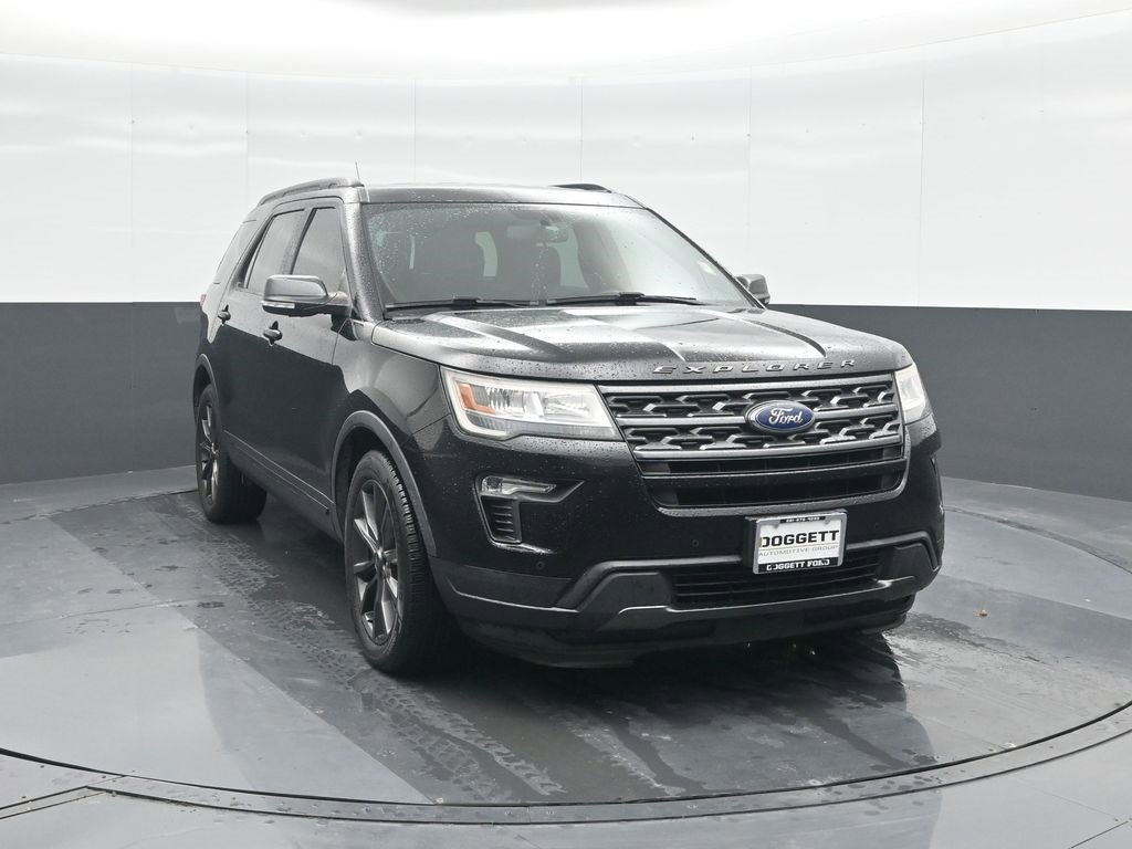 Used 2018 Ford Explorer XLT w/ Equipment Group 202A image 8