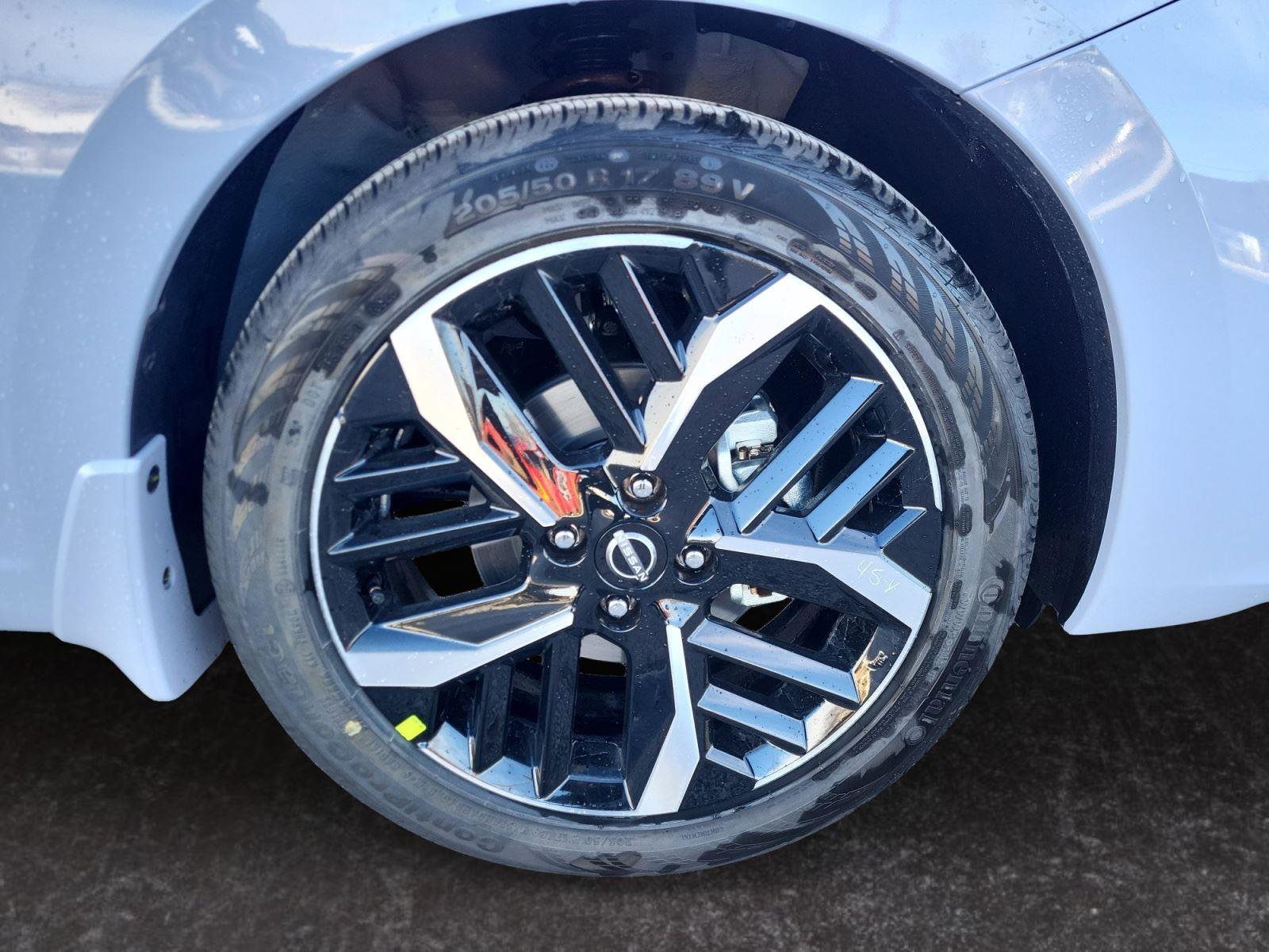 New 2025 Nissan Versa SR w/ Trunk Package image 27