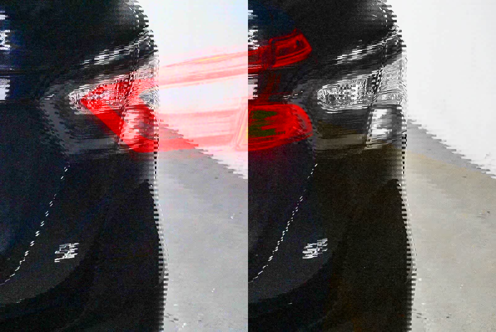 Certified 2020 Toyota Camry SE w/ Carpet Mat Package image 12