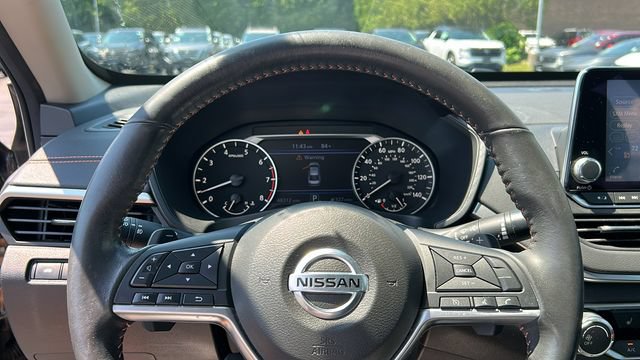 Certified 2022 Nissan Altima 2.5 SR w/ Midnight Edition Package AWD/4WD image 11