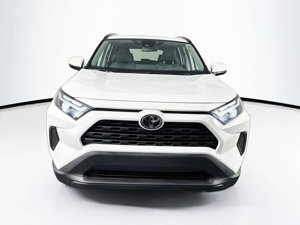 Used 2025 Toyota RAV4 XLE AWD/4WD image 2