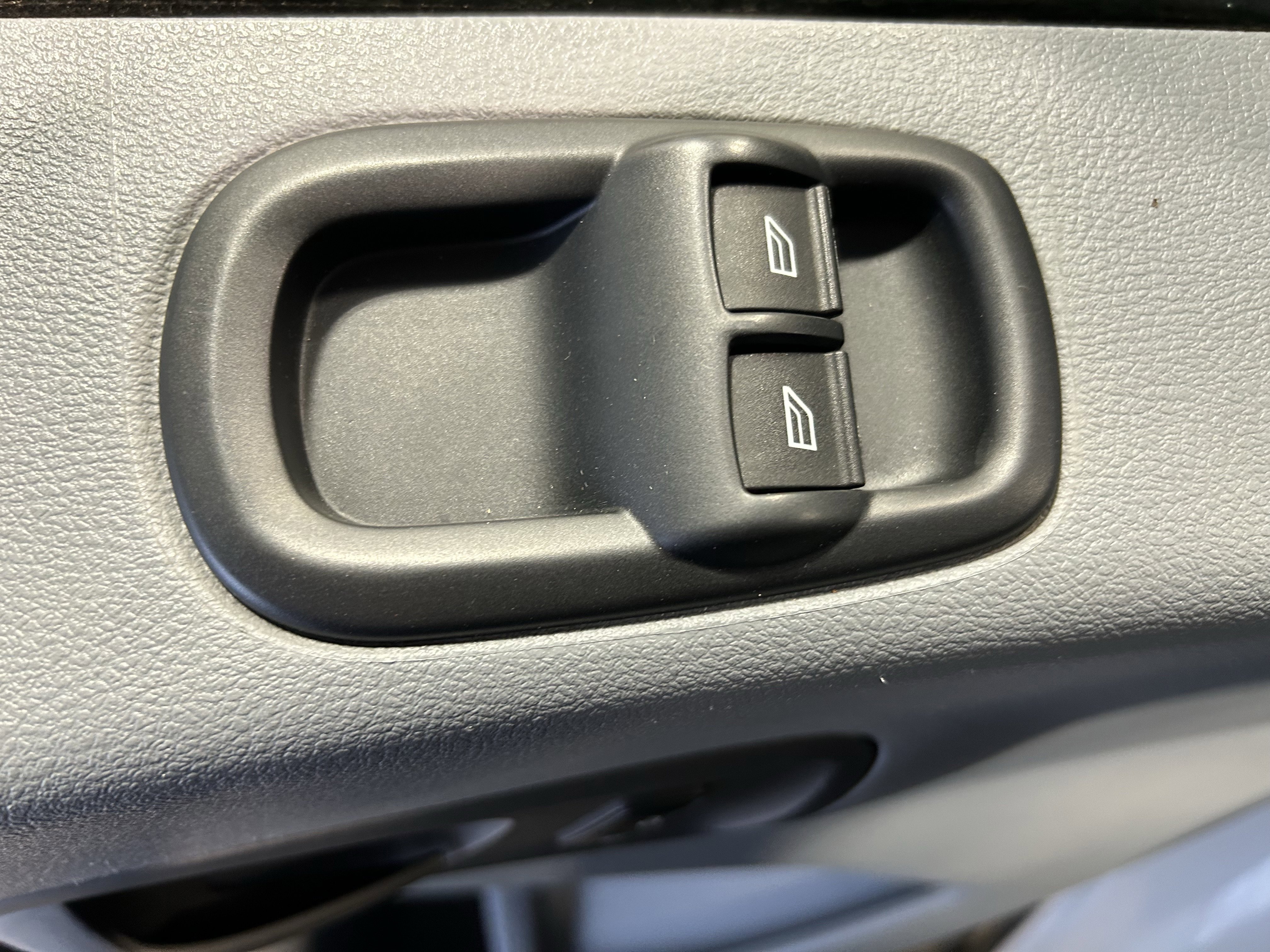 Used 2016 Ford Transit 150 XLT image 13