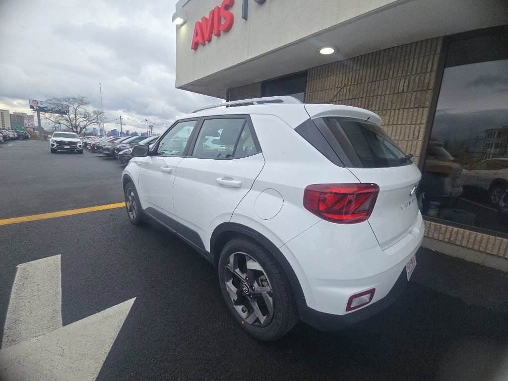Used 2025 Hyundai Venue SEL FWD image 6