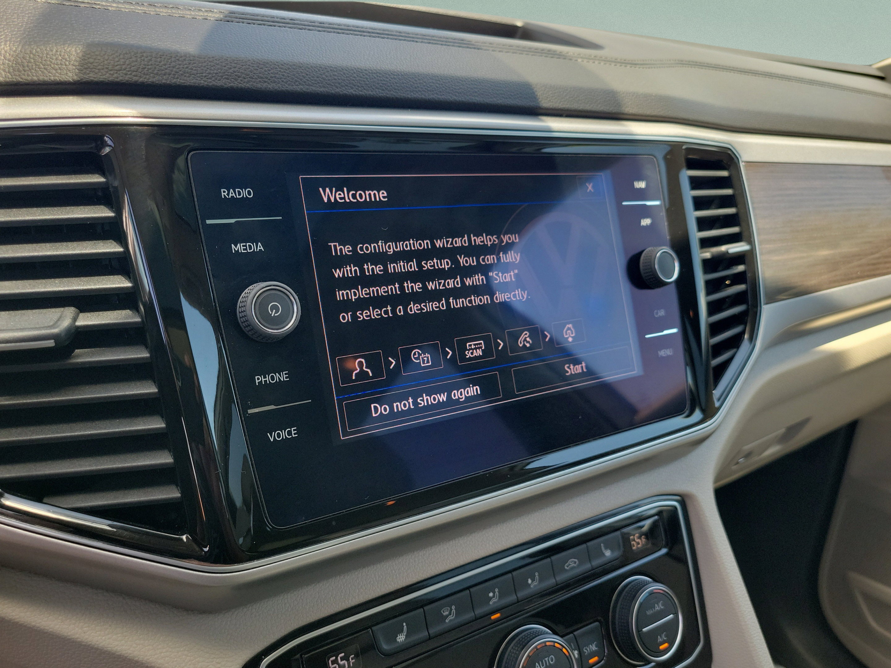 Used 2019 Volkswagen Atlas SEL FWD image 16