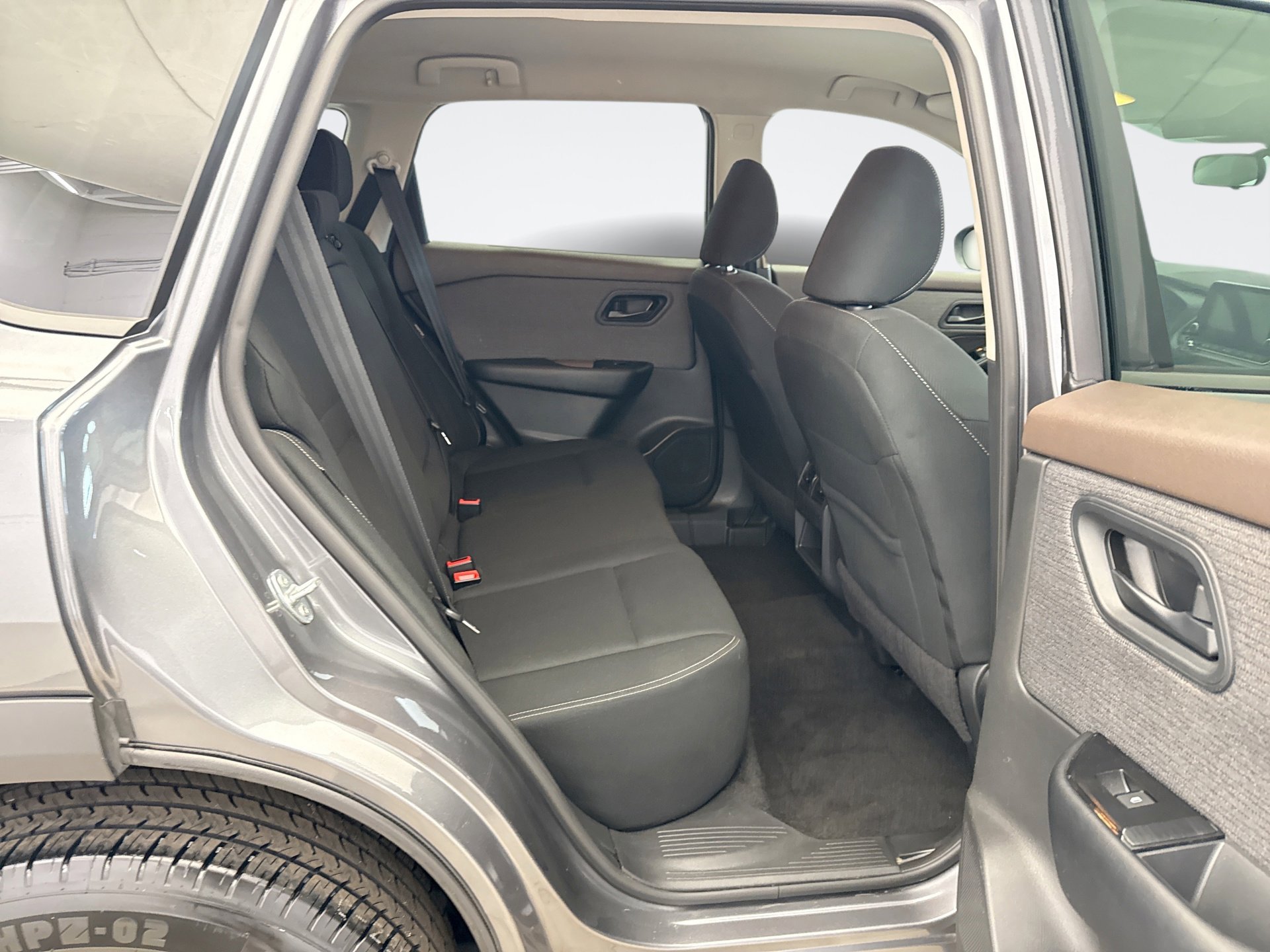 Used 2023 Nissan Rogue S image 17