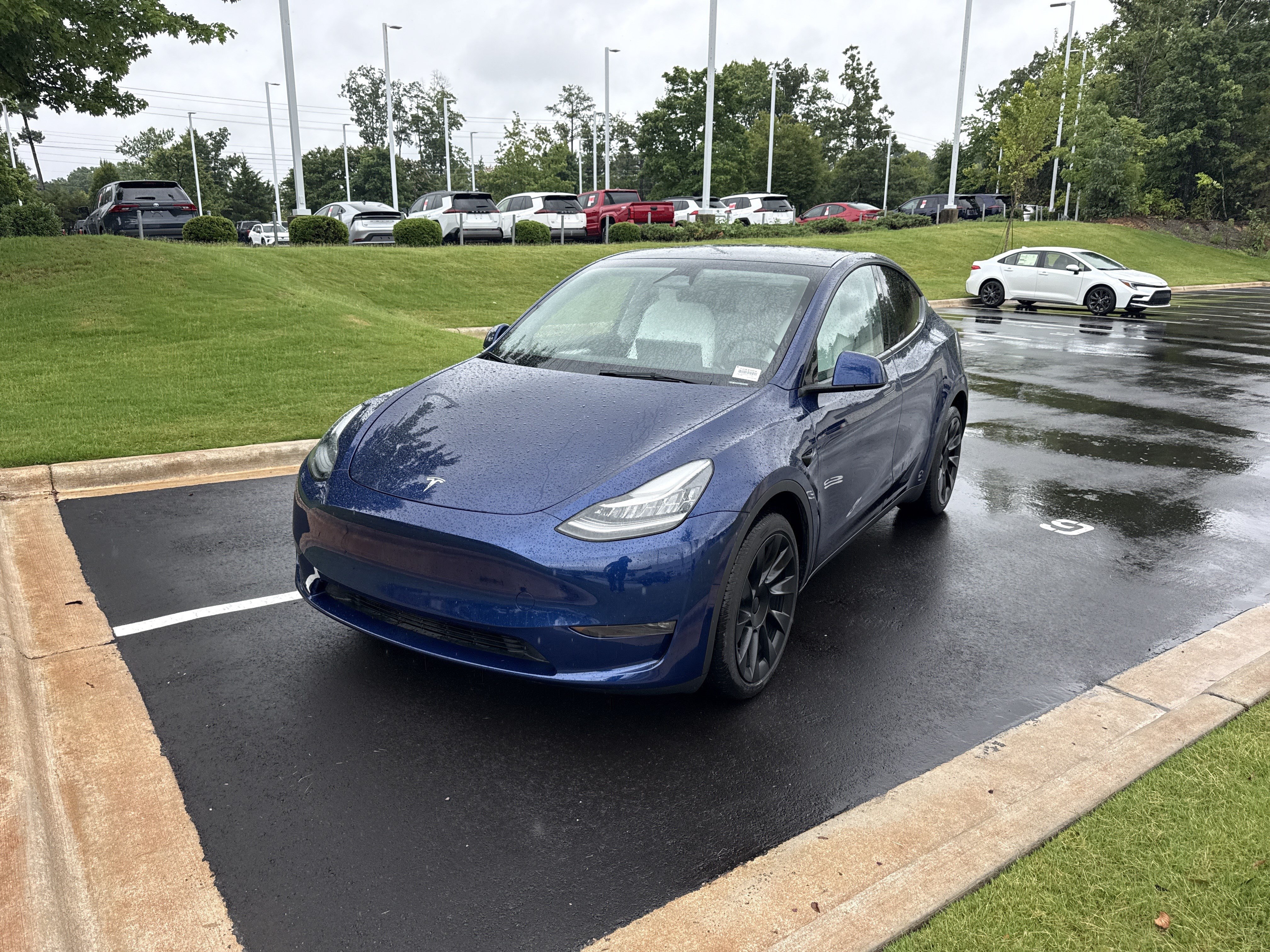 Used 2023 Tesla Model Y Long Range AWD/4WD image 5