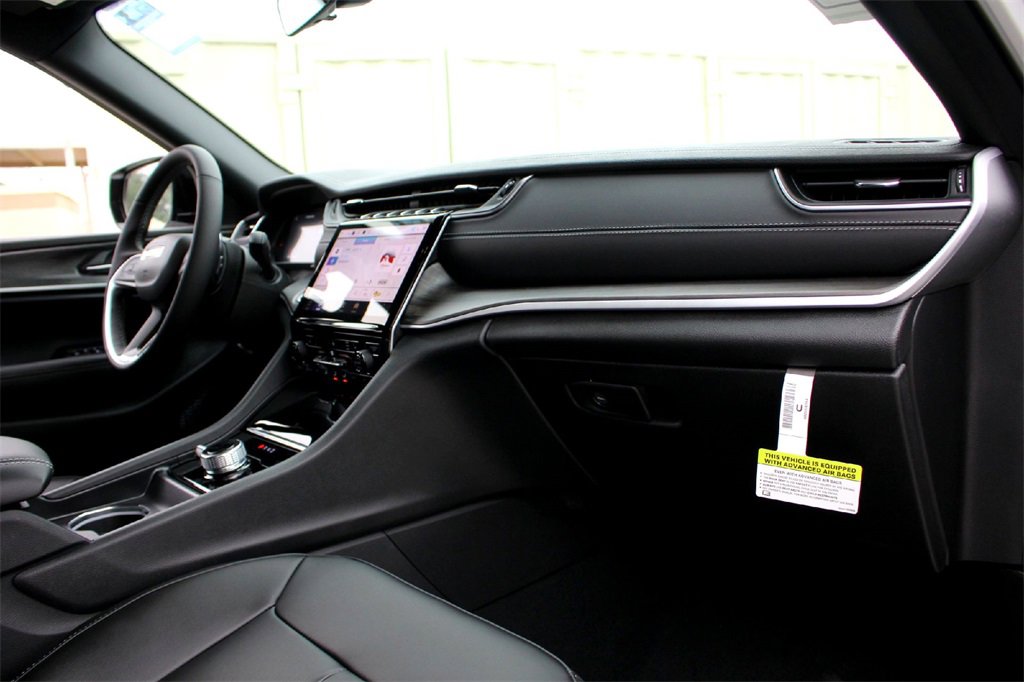 New 2025 Jeep Grand Cherokee Limited w/ MOPAR Finishing Package image 12