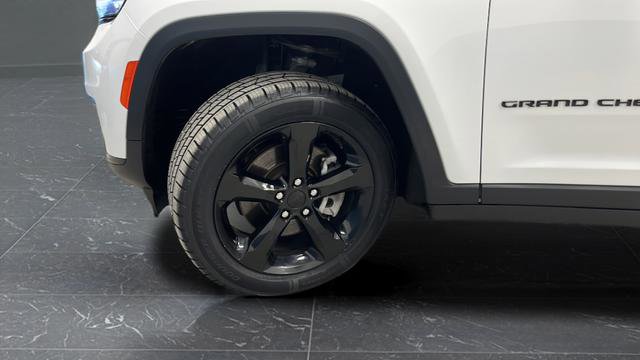 Used 2024 Jeep Grand Cherokee L Limited w/ Black Appearance Package image 40
