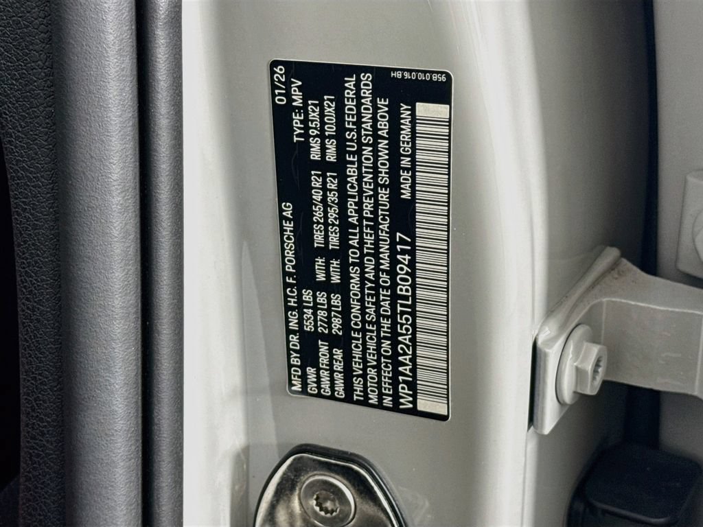 Certified 2026 Porsche Macan AWD/4WD image 32