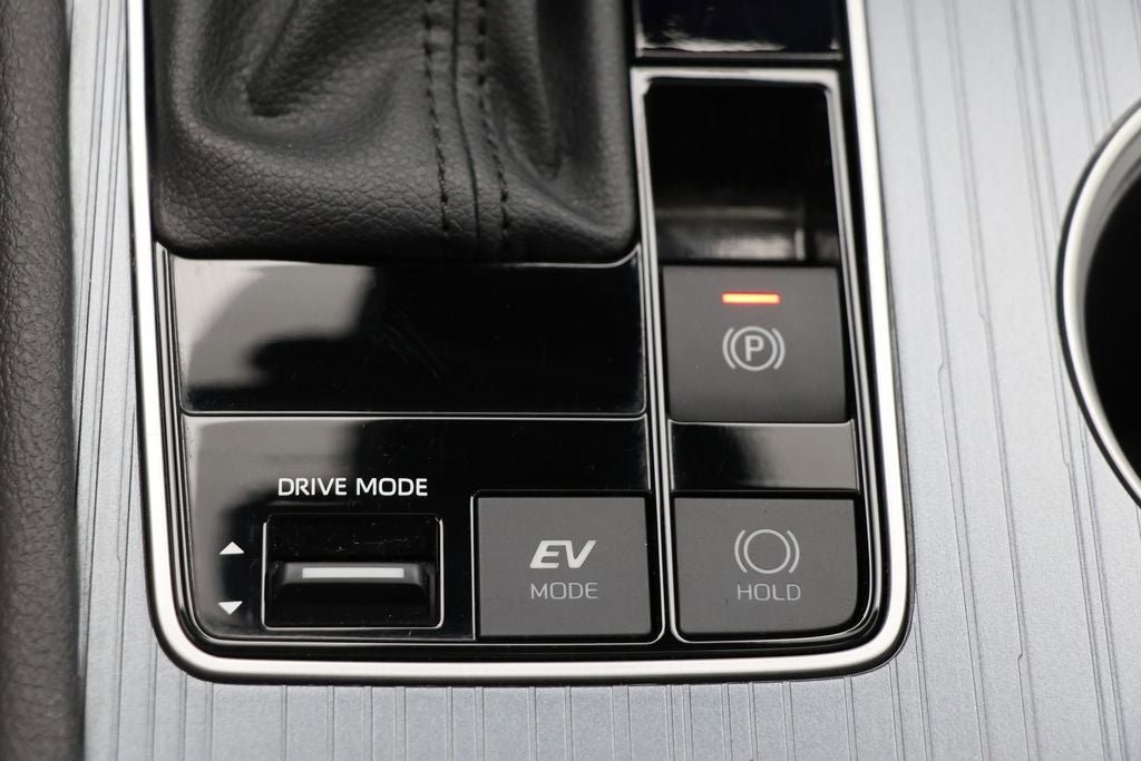 Used 2025 Toyota Sienna XLE FWD image 24