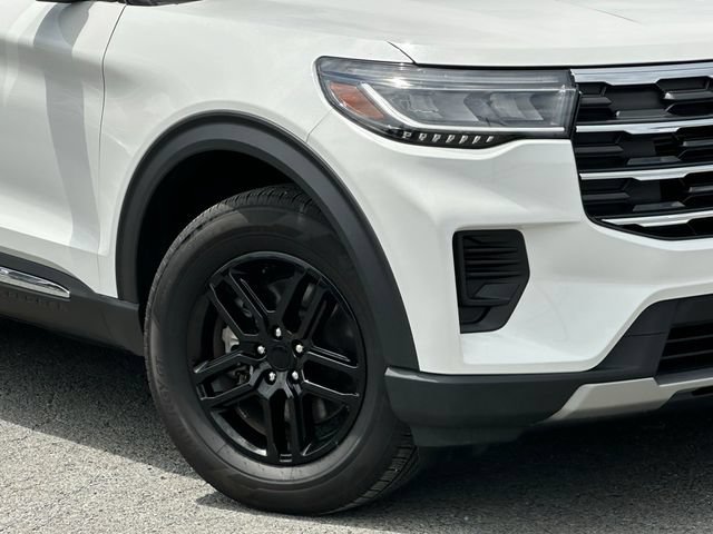 Used 2025 Ford Explorer Active AWD/4WD image 39