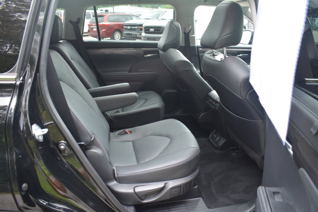 Used 2021 Toyota Highlander Platinum AWD/4WD image 24