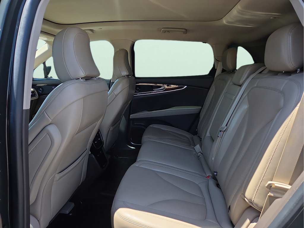 Used 2022 Lincoln Nautilus Reserve w/ Luxury Package FWD image 11