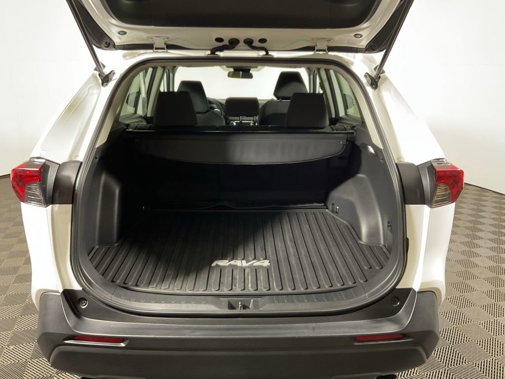 Used 2024 Toyota RAV4 XLE AWD/4WD image 15