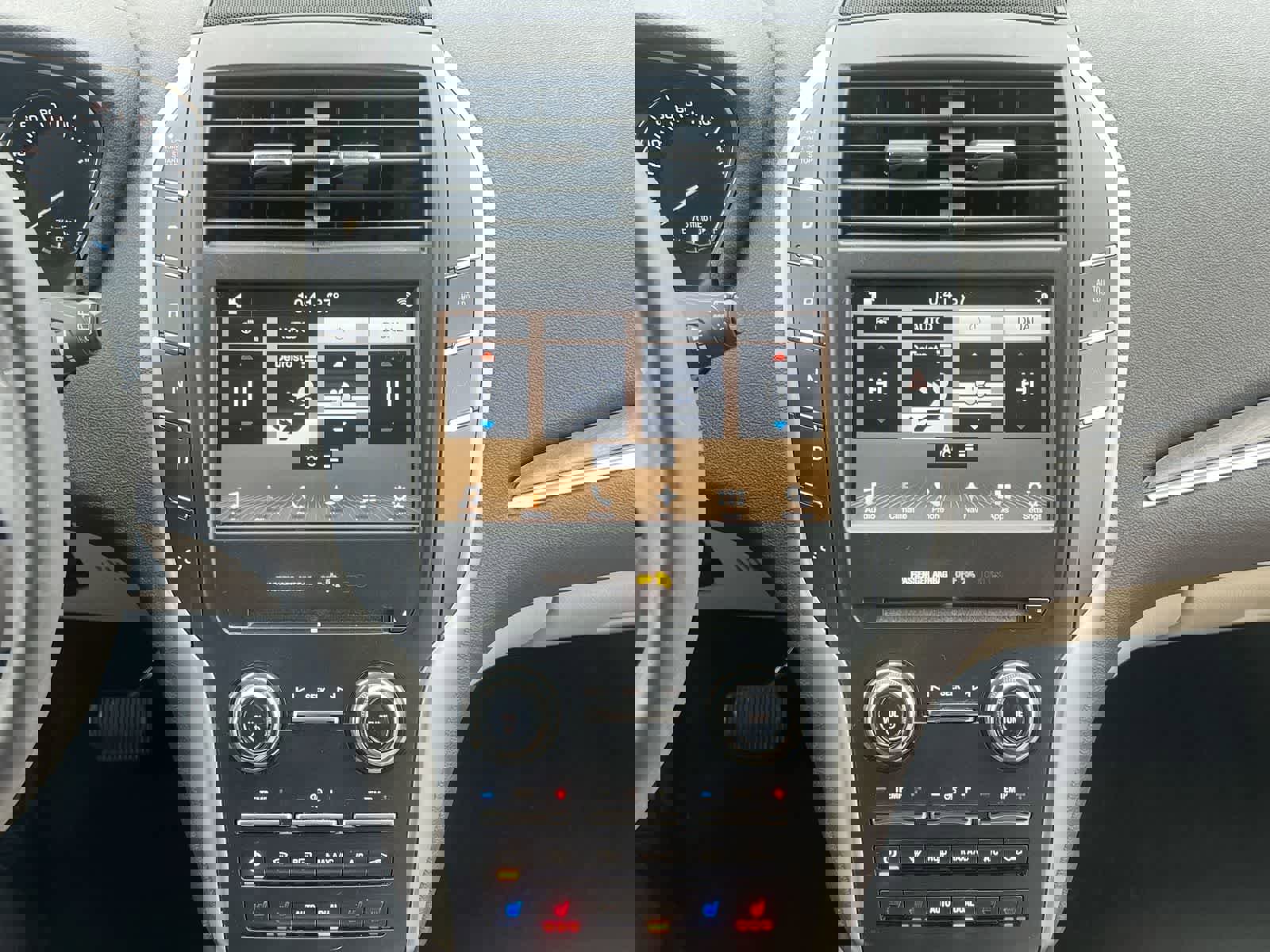 Used 2017 Lincoln MKC Reserve w/ Lincoln MKC Climate Package image 27